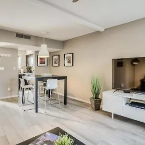 Old Town 2 Bedroom Gem! Apartment